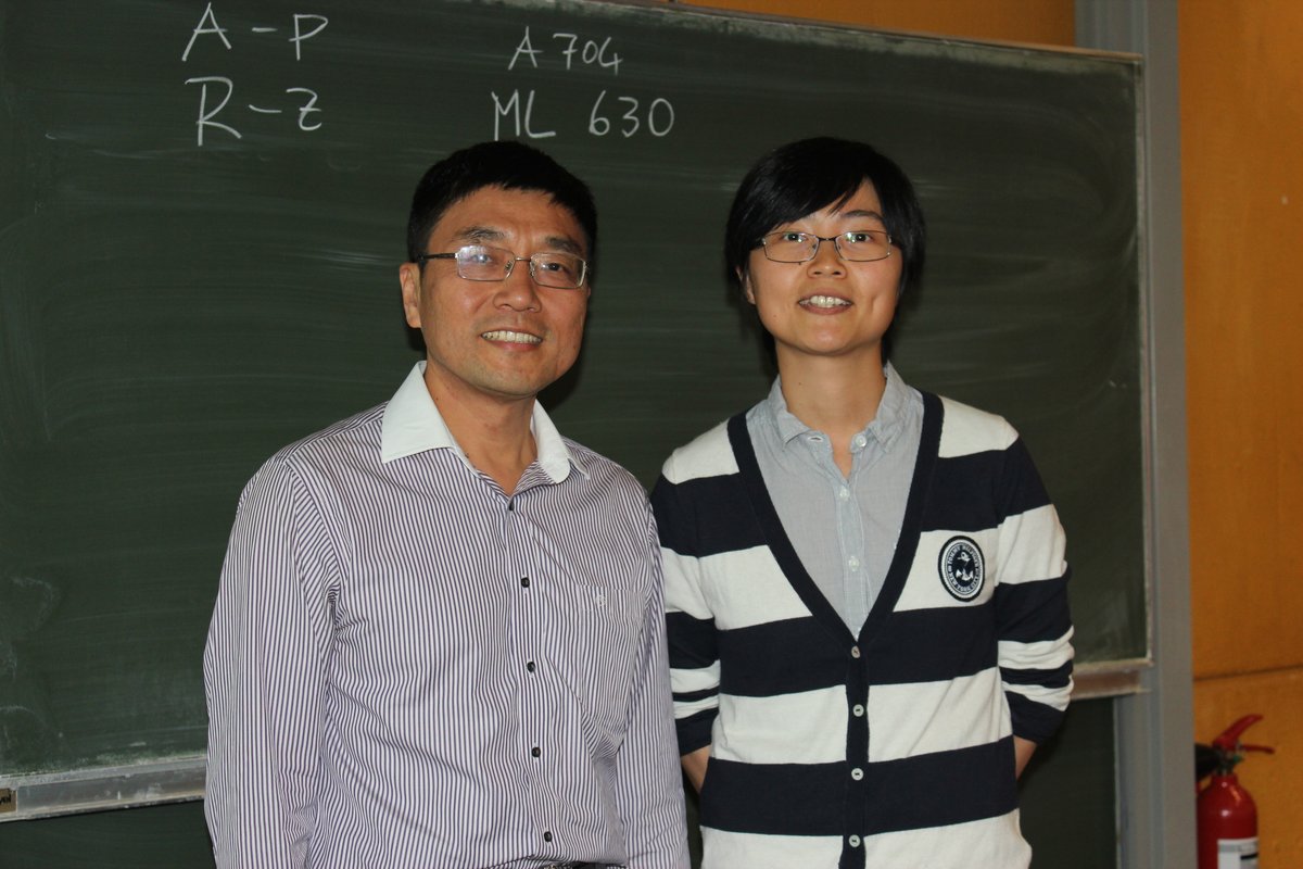 Minmin Shen (Computer and Information Sciences) and (left) her Mentor Prof. Weisi Lin, Nanyang Technological University, Singapore