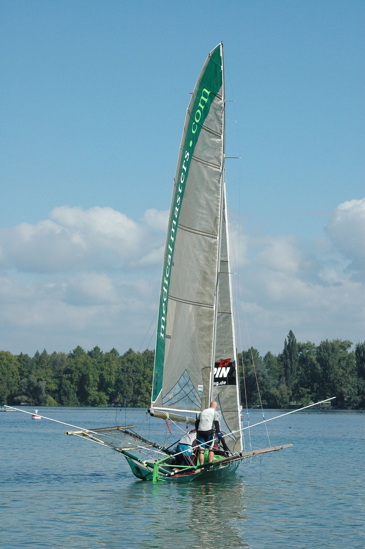 Ein Segelboot der Sportlerinnen und Sportler der Universität Konstanz 