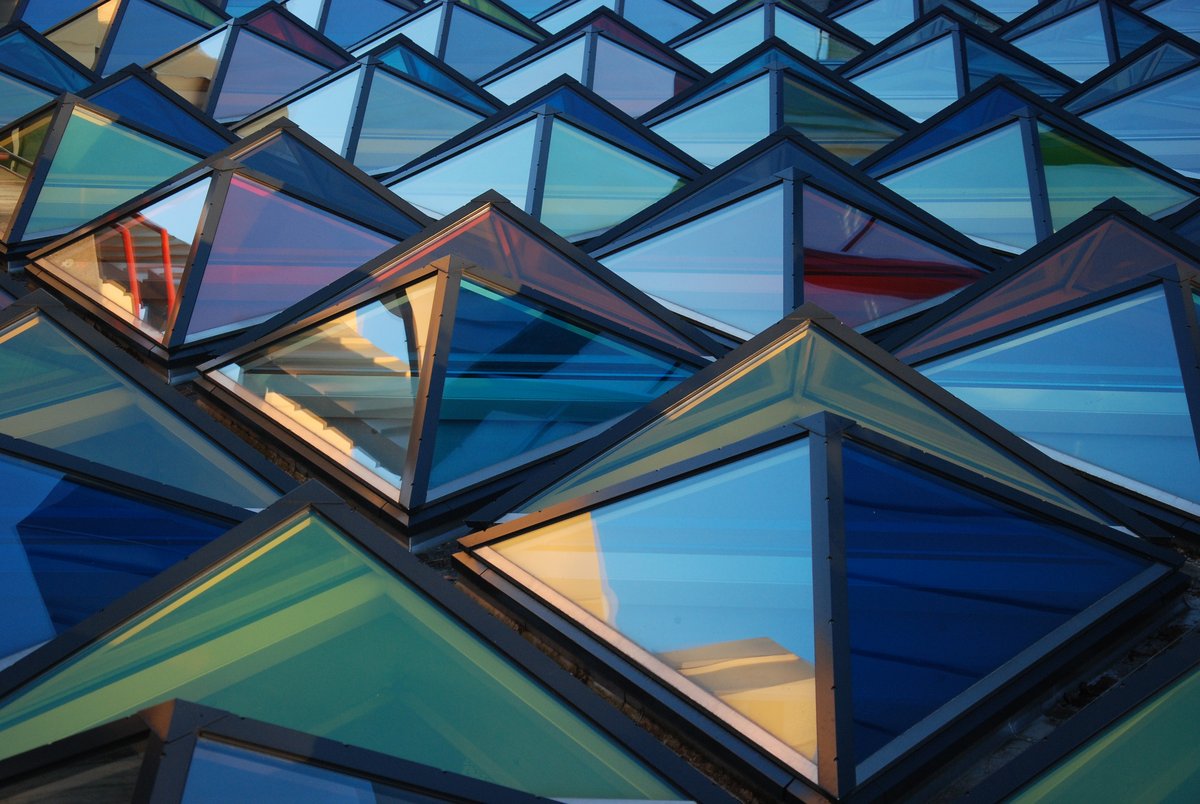Colourful glass roof – Photo: H. Fahlbusch