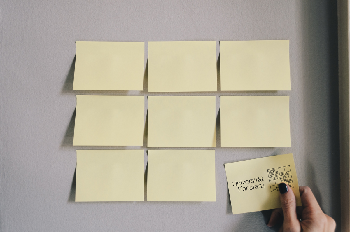 Post-its as appointments for consultations