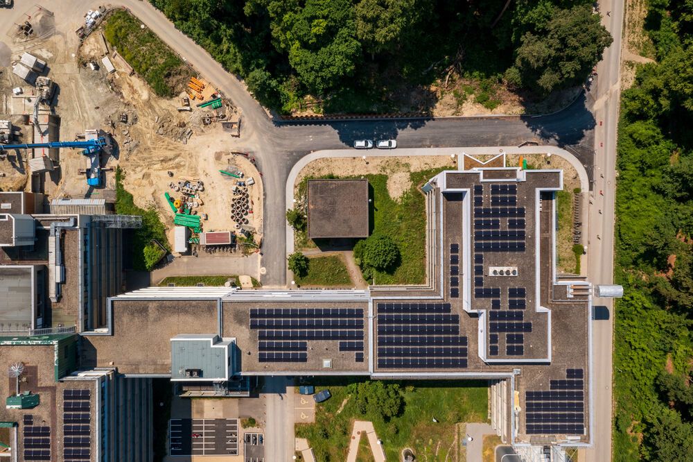 Photovoltaikanlagen auf den Dächern der Universität Konstanz.